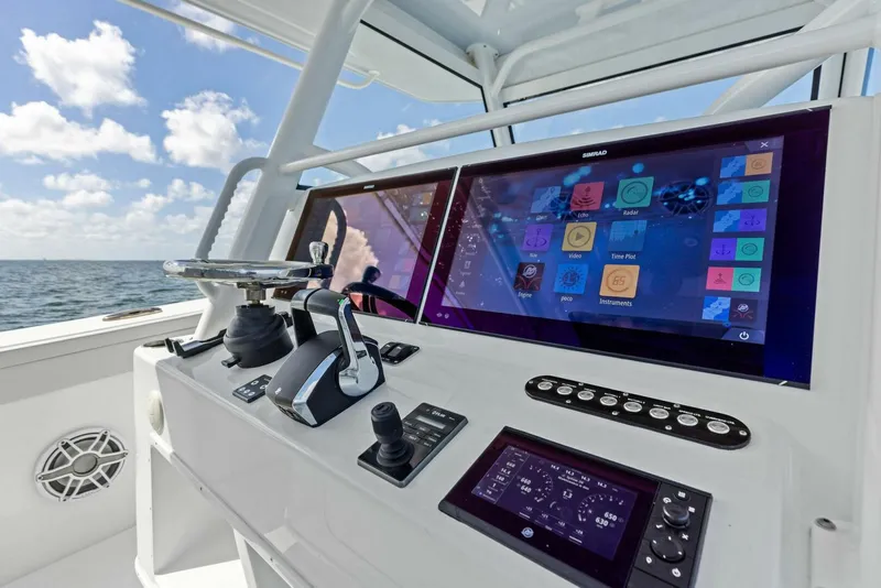 Slide: The Image of Yellowfin 42 Offshore 2024 - 11