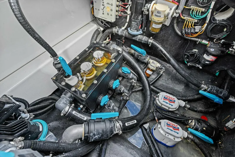 Slide: The Image of Yellowfin 42 Offshore 2024 - 19