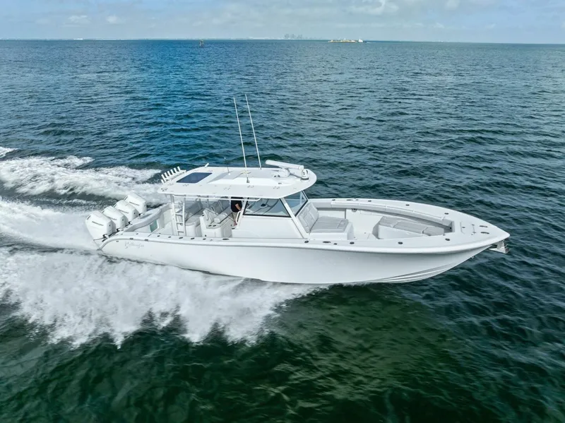 Slide: The Image of Yellowfin 42 Offshore 2024 - 28