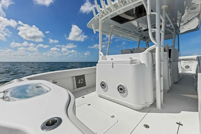 Slide: The Image of Yellowfin 42 Offshore 2024 - 4