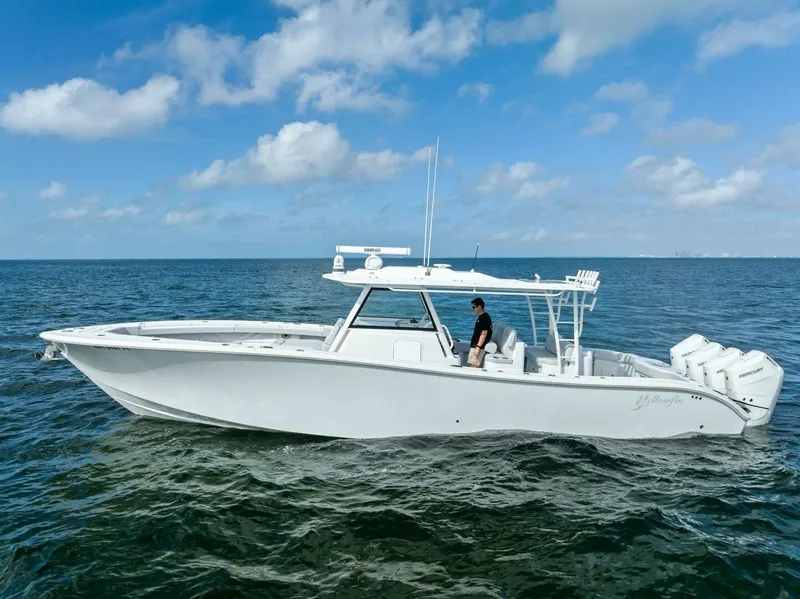 Slide: The Image of Yellowfin 42 Offshore 2024 - 40