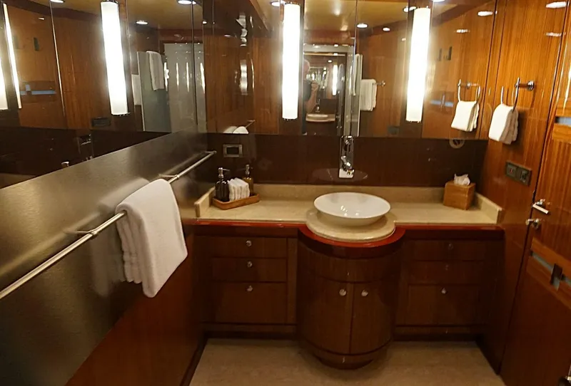 Slide: The Image of Ocean Alexander 100 Skylounge Megayacht 2008 - 13