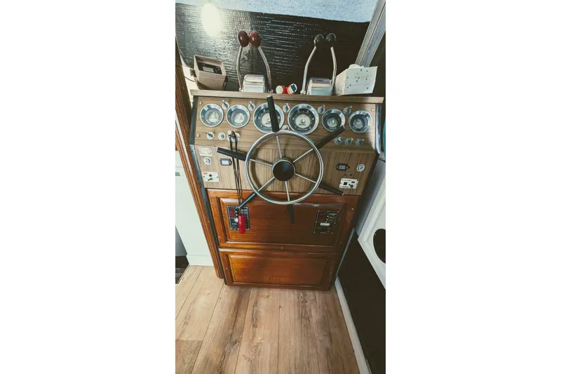 Slide: The Image of Chris-Craft 35 Commander 1969 - 14