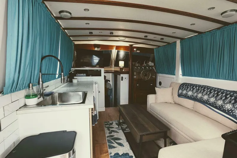 Slide: The Image of Chris-Craft 35 Commander 1969 - 17