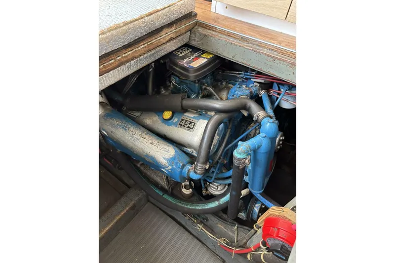 Slide: The Image of Chris-Craft 35 Commander 1969 - 23