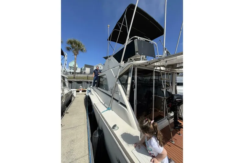 Slide: The Image of Chris-Craft 35 Commander 1969 - 9