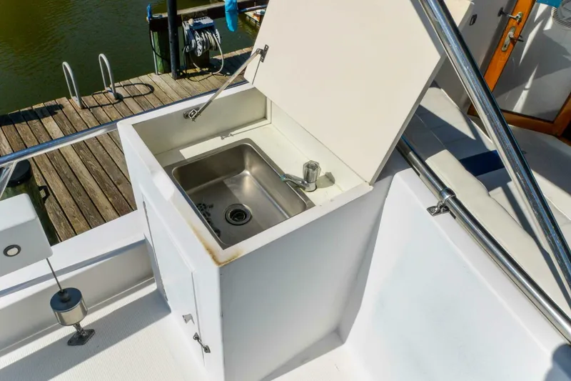 Slide: The Image of Ocean Alexander Mark II Pilothouse 1986 - 20