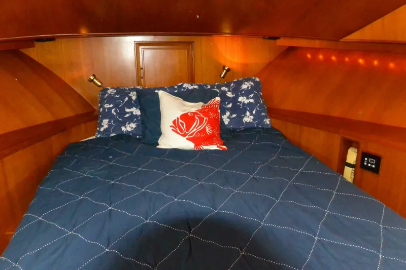 Slide: The Image of Ocean Alexander Mark II Pilothouse 1986 - 48