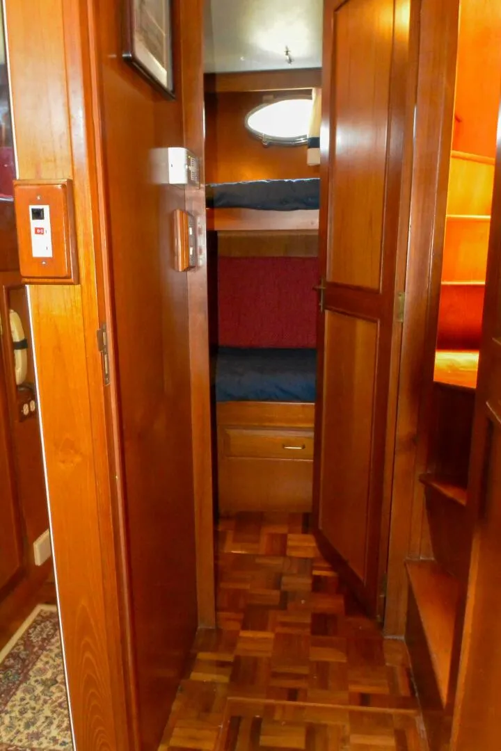 Slide: The Image of Ocean Alexander Mark II Pilothouse 1986 - 61