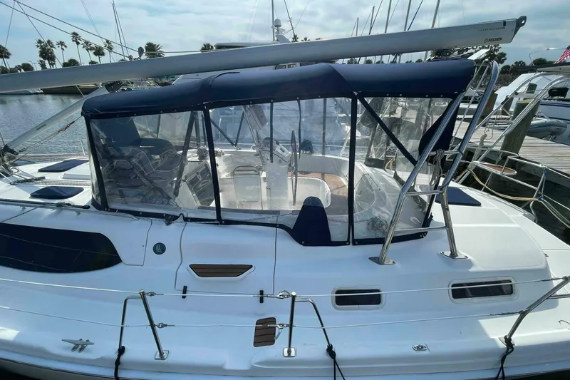 Slide: The Image of Hunter 45 Center Cockpit 2010 - 10