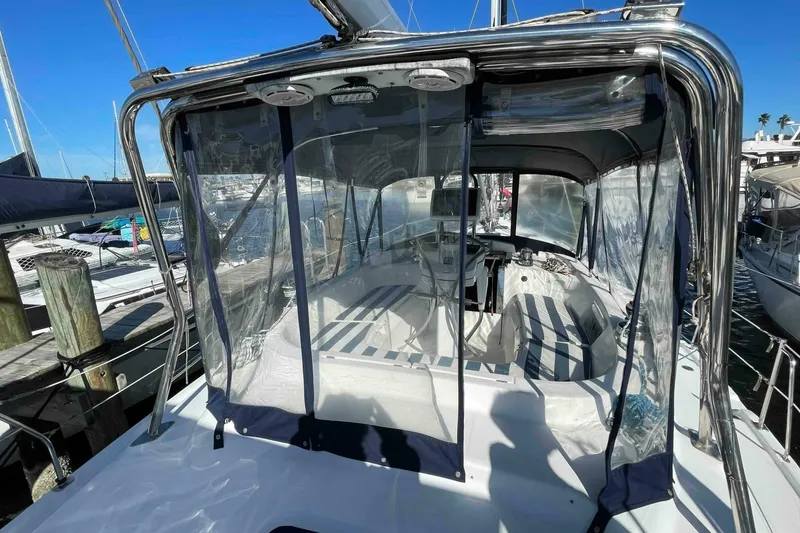 Slide: The Image of Hunter 45 Center Cockpit 2010 - 8