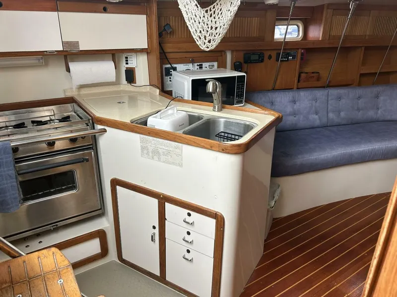 Slide: The Image of Catalina 320 1995 - 11