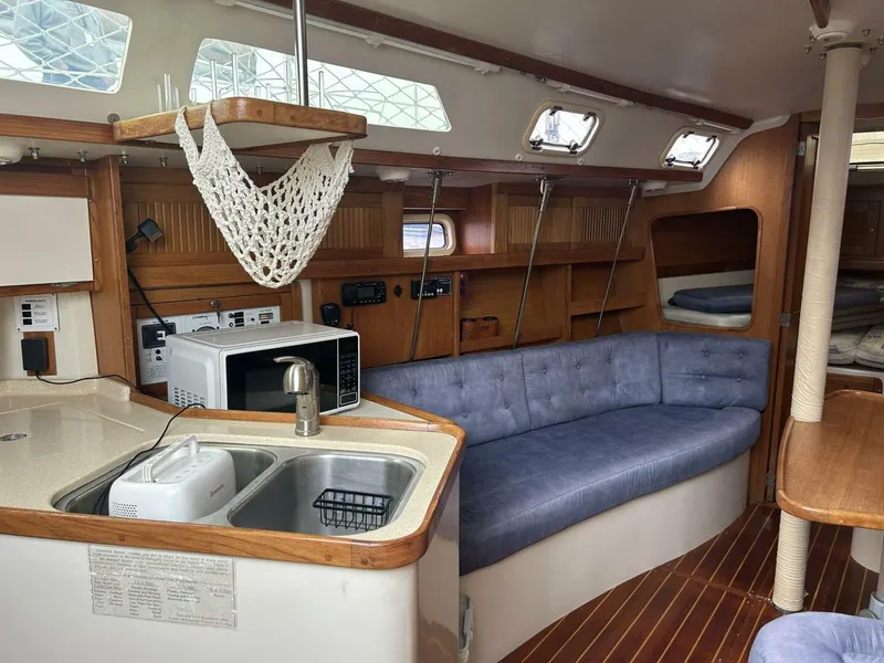 Slide: The Image of Catalina 320 1995 - 12