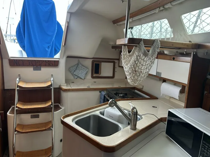 Slide: The Image of Catalina 320 1995 - 13