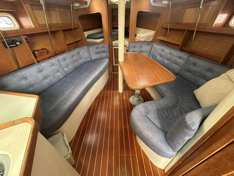 Slide: The Image of Catalina 320 1995 - 18