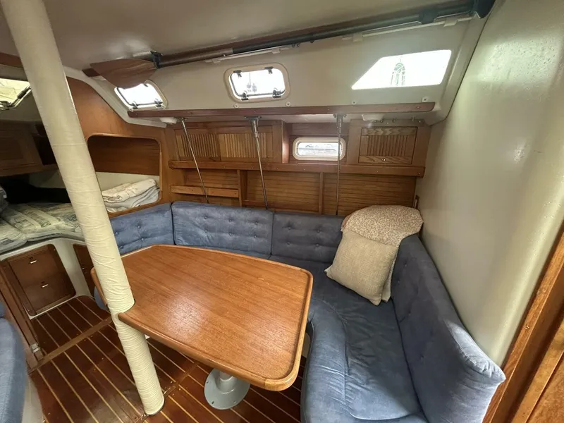 Slide: The Image of Catalina 320 1995 - 20