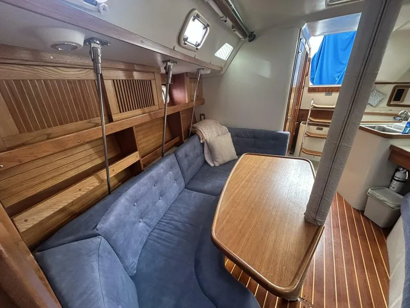 Slide: The Image of Catalina 320 1995 - 21