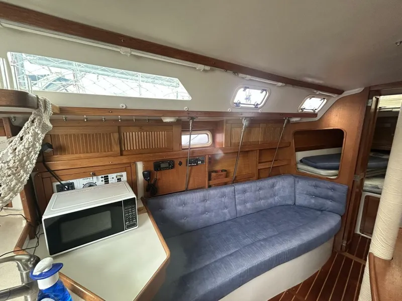 Slide: The Image of Catalina 320 1995 - 23