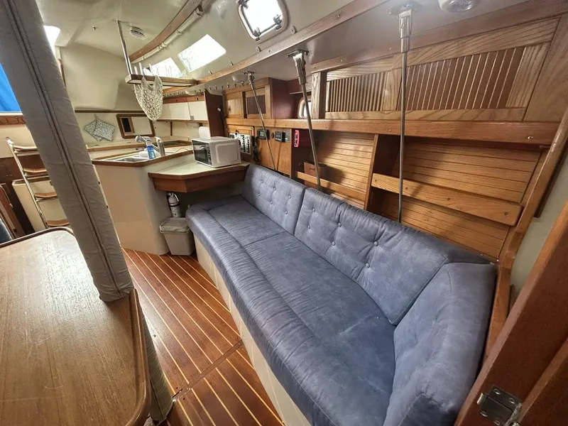 Slide: The Image of Catalina 320 1995 - 24