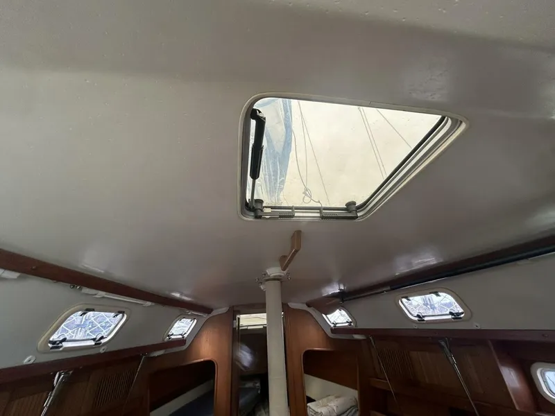 Slide: The Image of Catalina 320 1995 - 26
