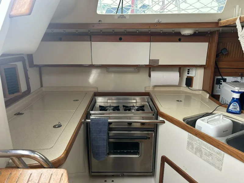 Slide: The Image of Catalina 320 1995 - 27