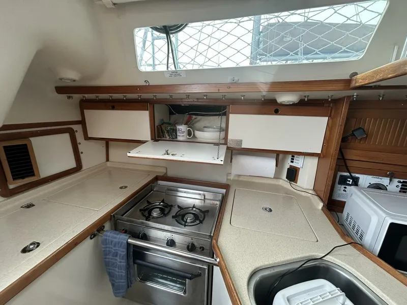 Slide: The Image of Catalina 320 1995 - 28