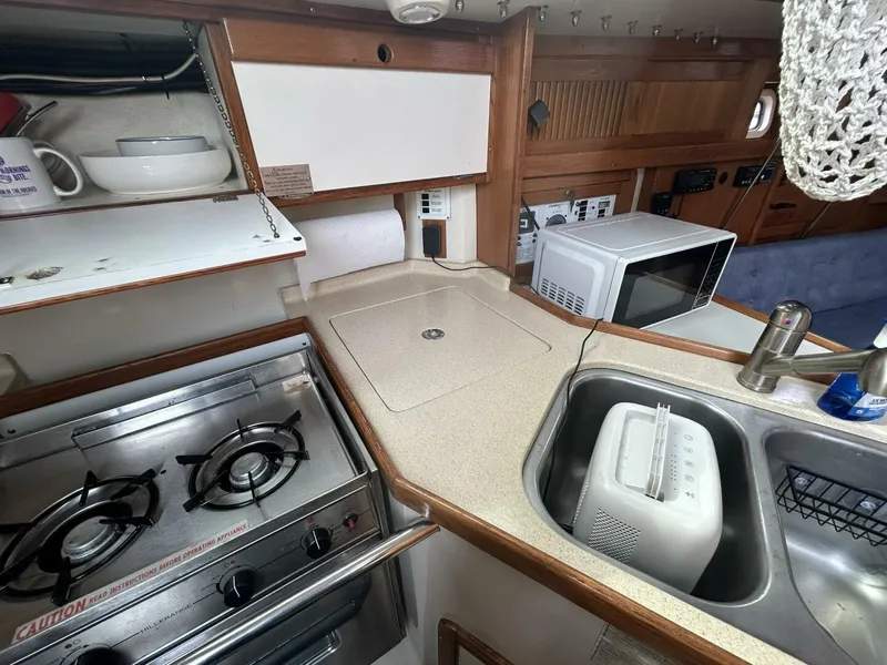 Slide: The Image of Catalina 320 1995 - 30