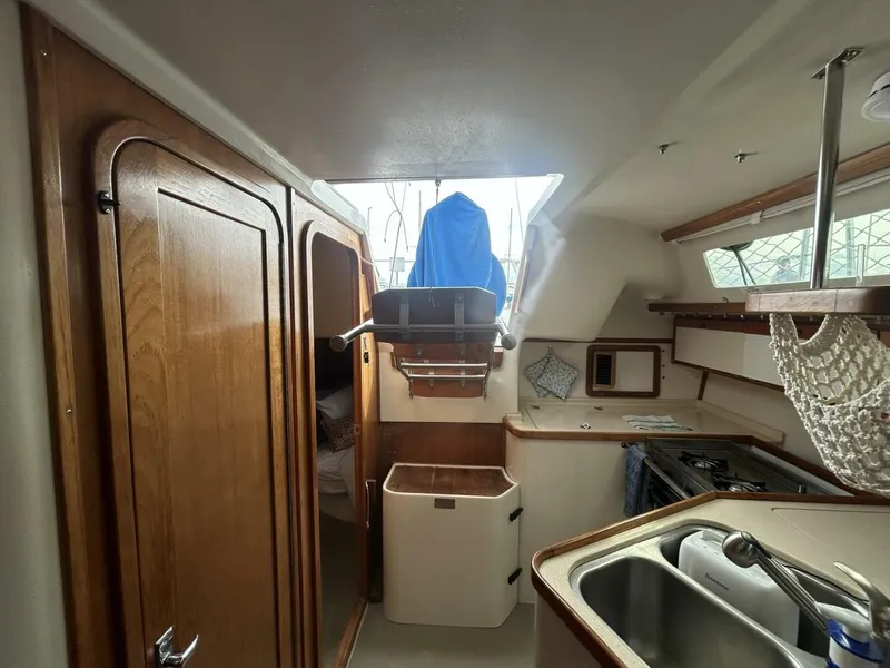 Slide: The Image of Catalina 320 1995 - 31