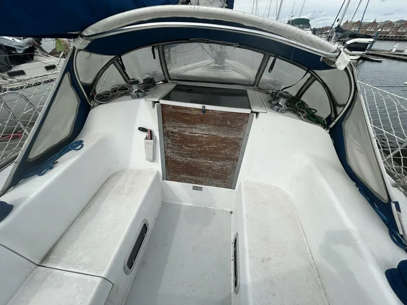 Slide: The Image of Catalina 320 1995 - 38