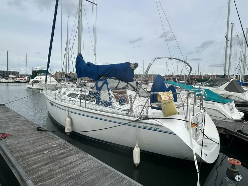 Slide: The Image of Catalina 320 1995 - 40