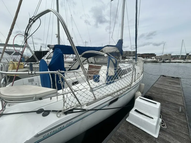 Slide: The Image of Catalina 320 1995 - 41