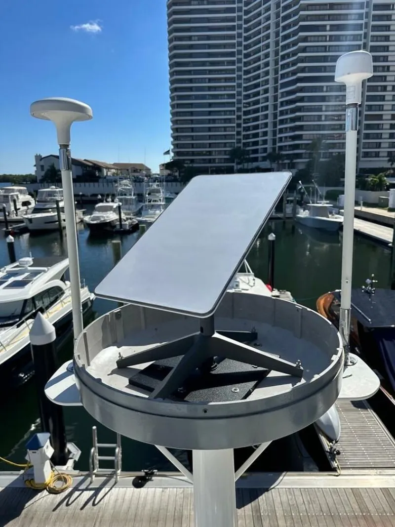 Slide: The Image of Sea Ray 1998 - 28