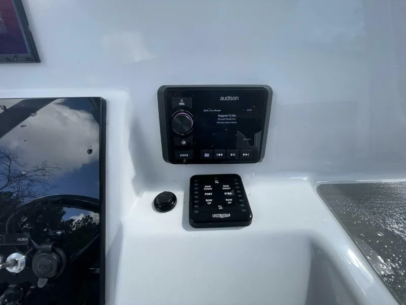 Slide: The Image of Sea Pro 248 DLX 2023 - 14