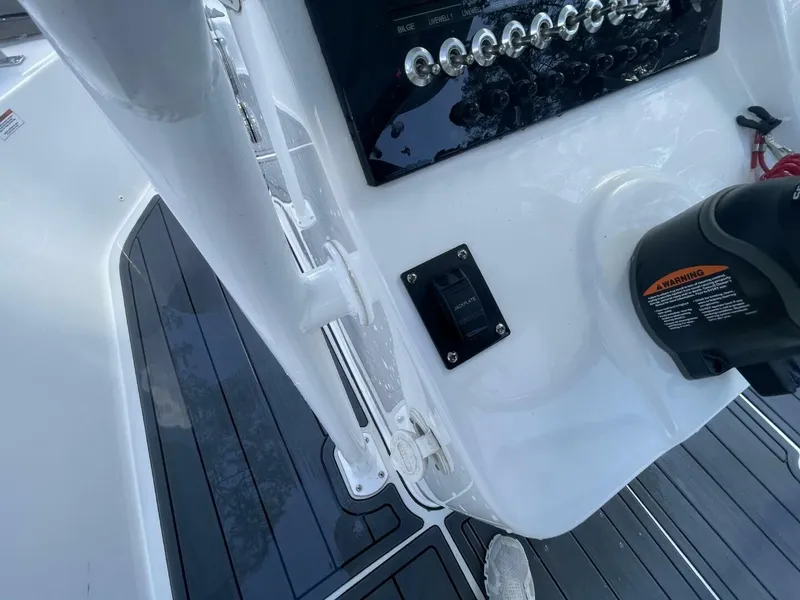 Slide: The Image of Sea Pro 248 DLX 2023 - 16