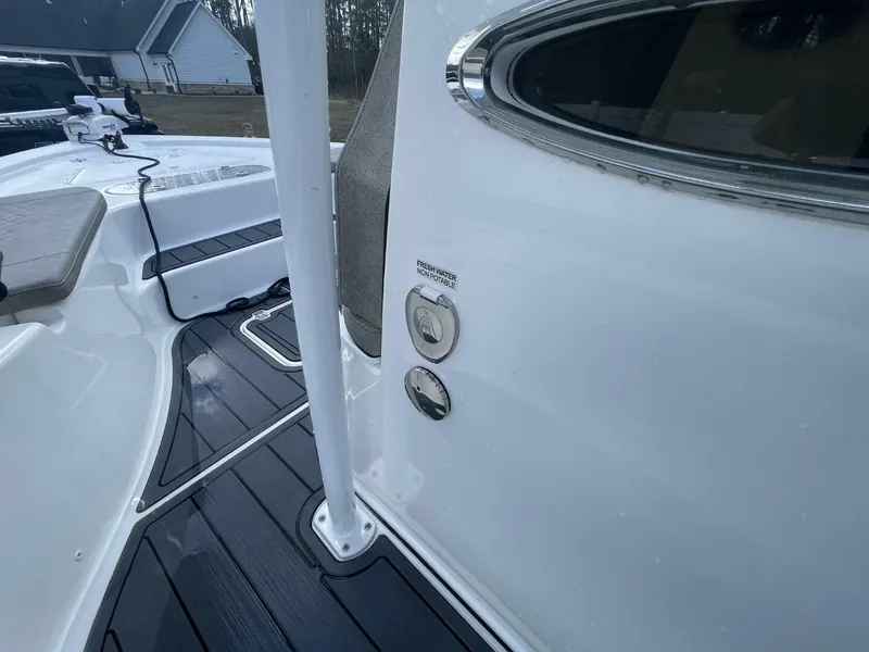Slide: The Image of Sea Pro 248 DLX 2023 - 17