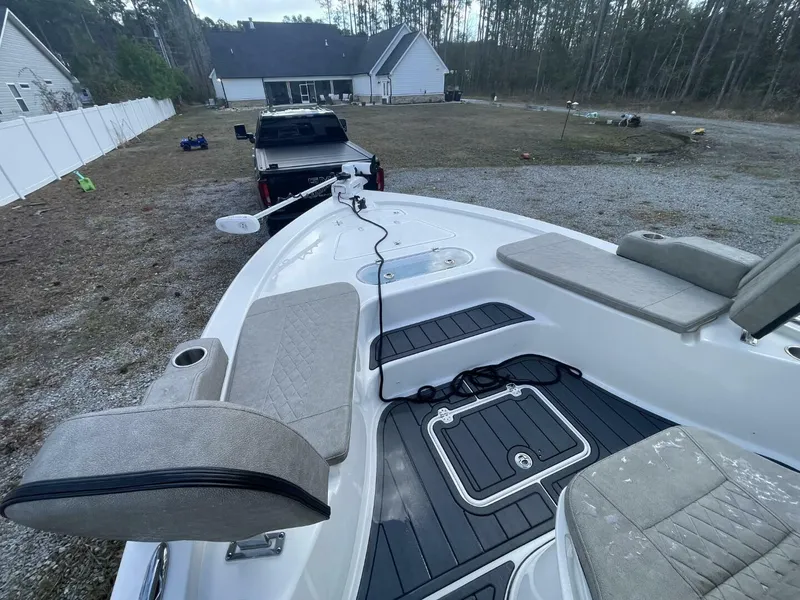 Slide: The Image of Sea Pro 248 DLX 2023 - 18