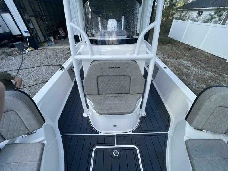 Slide: The Image of Sea Pro 248 DLX 2023 - 20