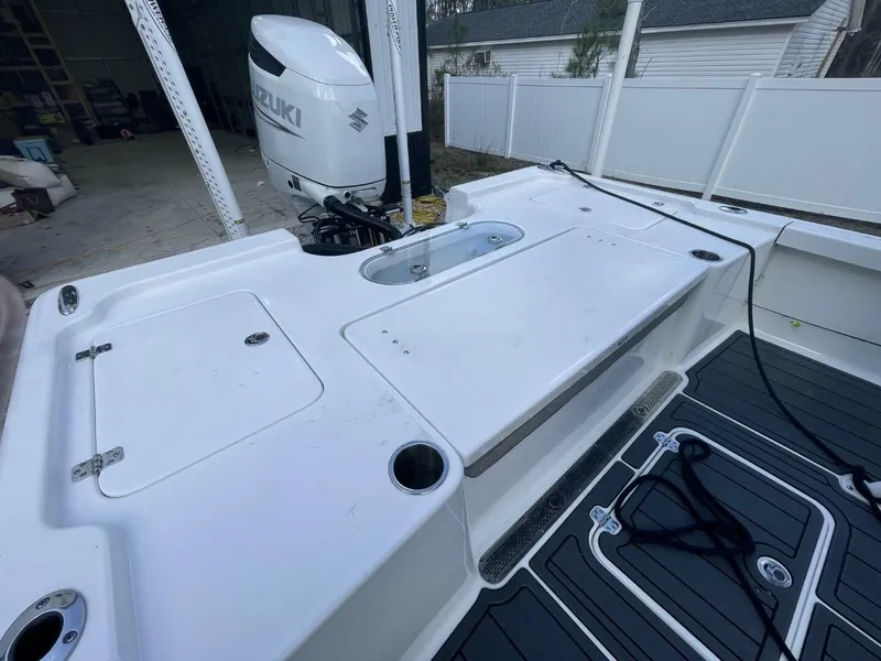 Slide: The Image of Sea Pro 248 DLX 2023 - 8