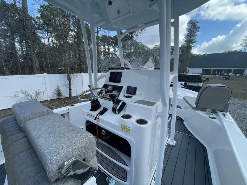 Slide: The Image of Sea Pro 248 DLX 2023 - 9