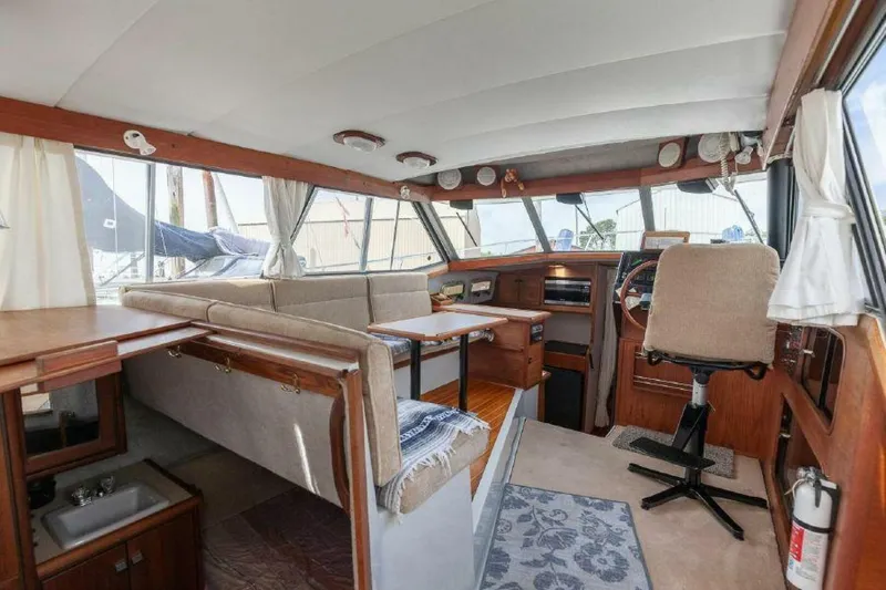 Slide: The Image of Bayliner 3270 Motoryacht 1987 - 2