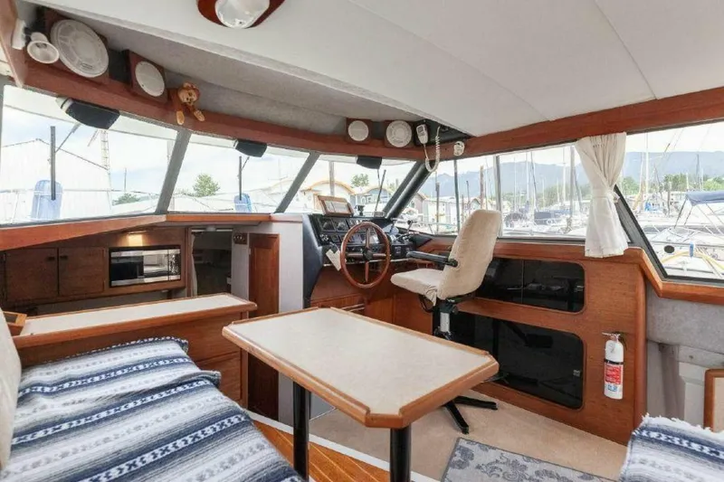 Slide: The Image of Bayliner 3270 Motoryacht 1987 - 3