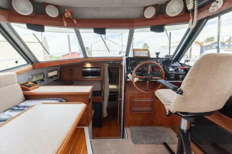 Slide: The Image of Bayliner 3270 Motoryacht 1987 - 4