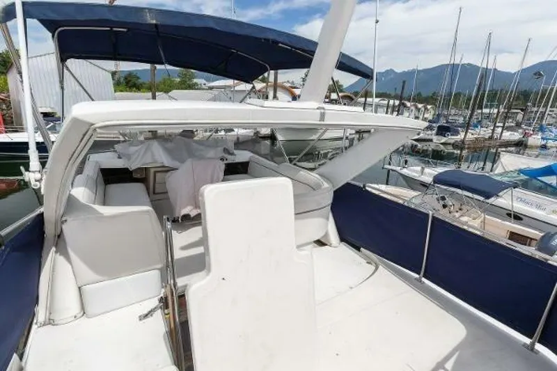 Slide: The Image of Bayliner 3270 Motoryacht 1987 - 6
