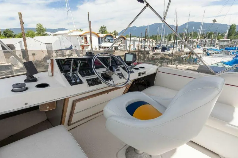 Slide: The Image of Bayliner 3270 Motoryacht 1987 - 7