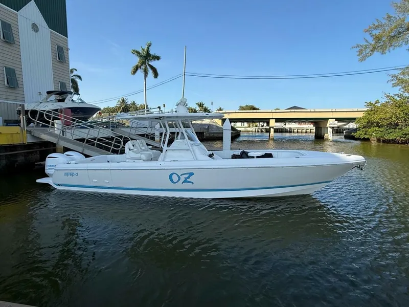 The Image of Intrepid 327 CC 2017 - 0