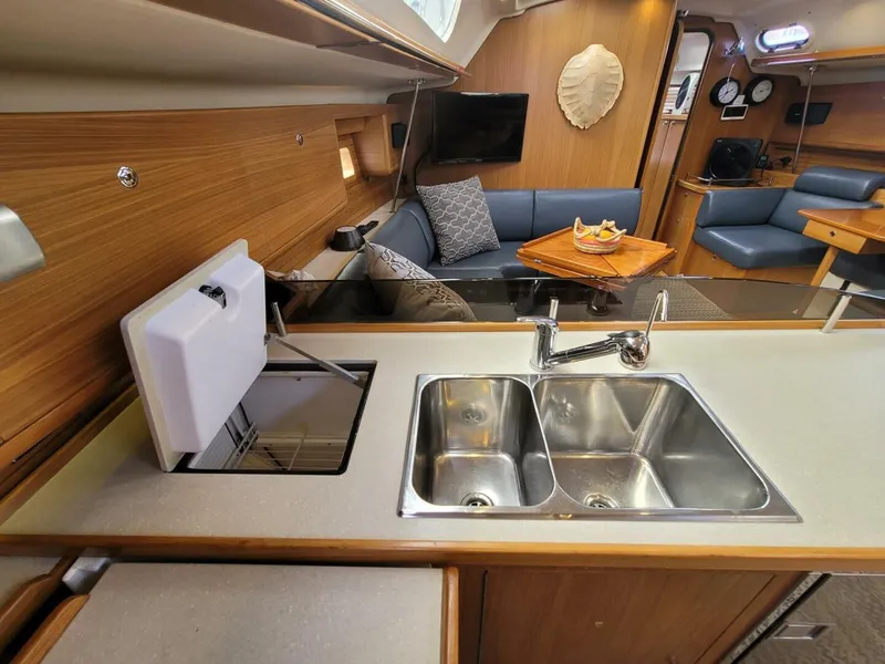 Slide: The Image of Catalina 445 2015 - 25