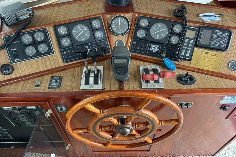 Slide: The Image of Harbor Master 52 Coastal Cruiser 1994 - 11