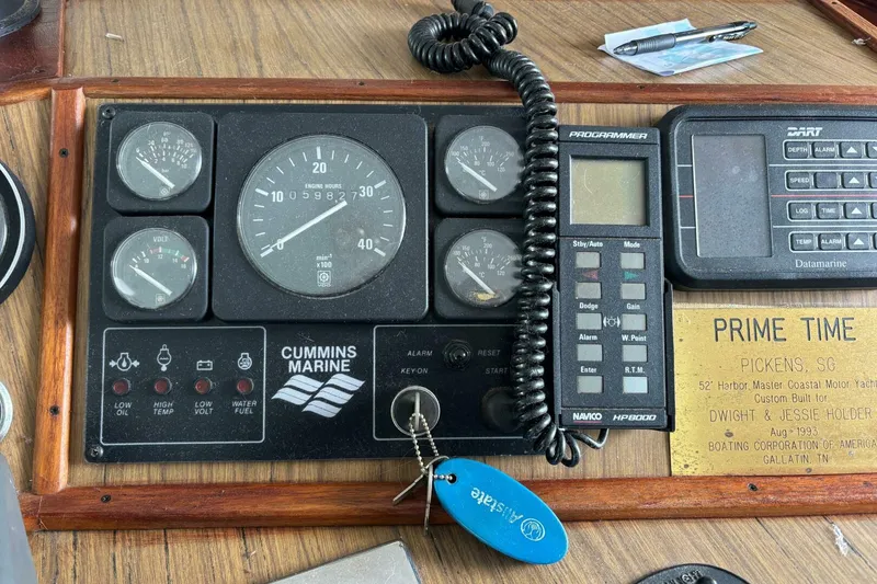 Slide: The Image of Harbor Master 52 Coastal Cruiser 1994 - 12