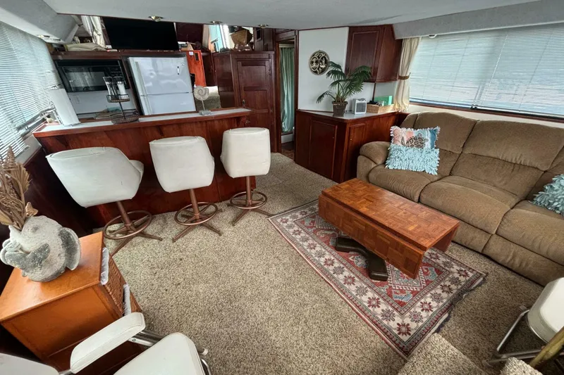 Slide: The Image of Harbor Master 52 Coastal Cruiser 1994 - 17