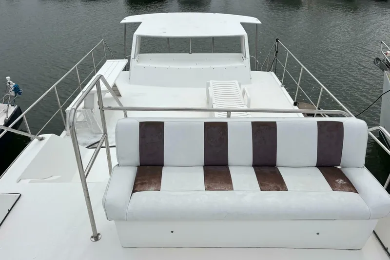 Slide: The Image of Harbor Master 52 Coastal Cruiser 1994 - 6
